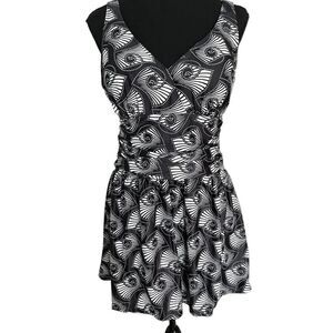 𝅺Perona  black/ white patterned swim dress size 14